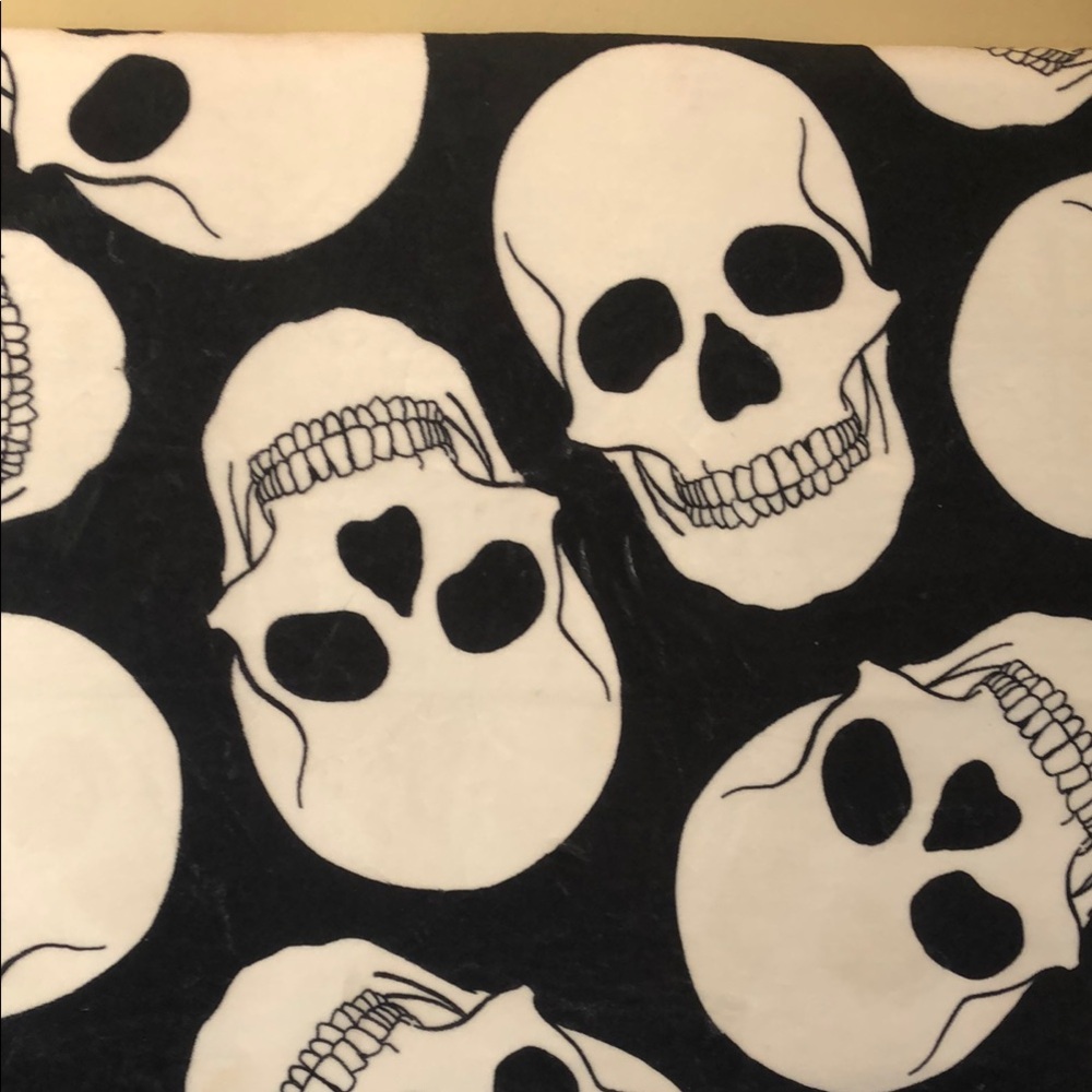 Skulls Runner New with tags
